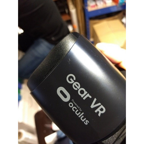 Очки виртуальной реальности Samsung Gear VR SM-R323 Очки виртуальной реальности Samsung Gear VR SM-R323