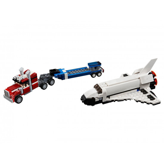 The designer of the LEGO Creator Tractor with shuttle (31091) The designer of the LEGO Creator Tractor with shuttle (31091)