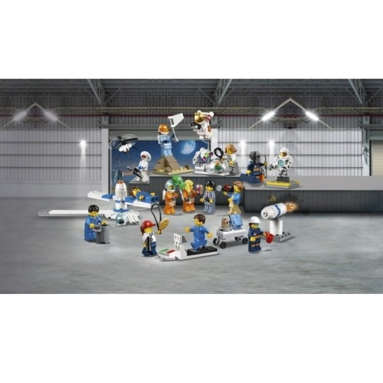 Конструктор LEGO City Набор фигурок Разработки и исследования в области космической техники (60230) Конструктор LEGO City Набор фигурок Разработки и исследования в области космической техники (60230)