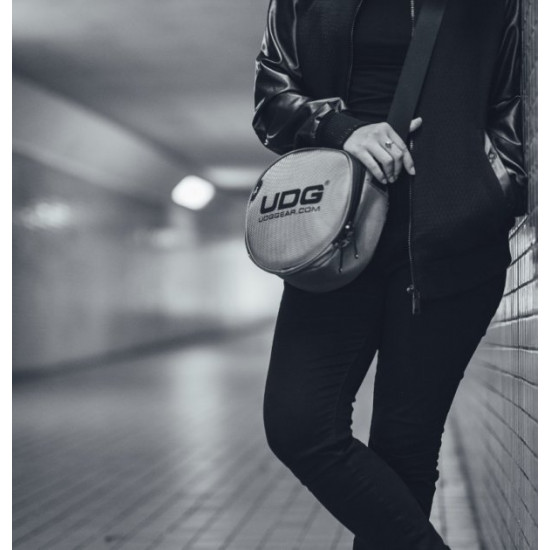 UDG Ultimate DIGI Headphone Bag Silver (U9950SL) UDG Ultimate DIGI Headphone Bag Silver (U9950SL)