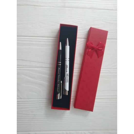 Metal Betkhoven pens with LOGO Engraving White and Black in a Red Box Metal Betkhoven pens with LOGO Engraving White and Black in a Red Box
