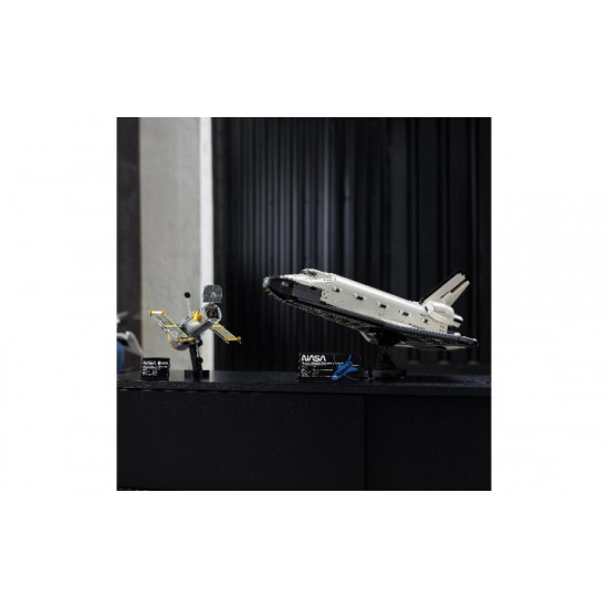 LEGO NASA construction set: Space Shuttle Discovery 2354 parts (10283) LEGO NASA construction set: Space Shuttle Discovery 2354 parts (10283)
