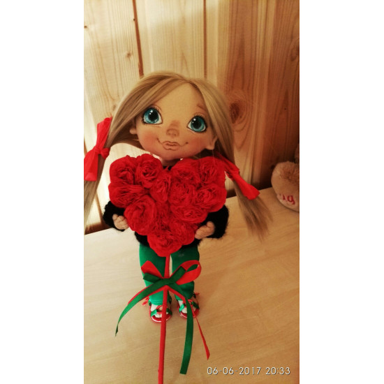 They are looking for mum textile dolls. Height 25 cm They are looking for mum textile dolls. Height 25 cm