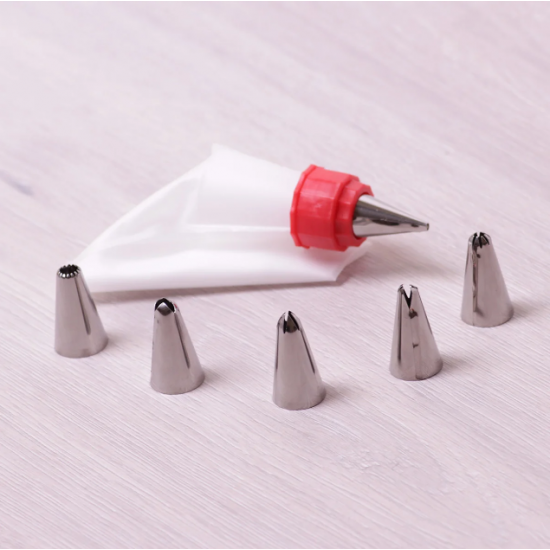 Kamille piping bag with adapter and 6 steel attachments. 2 pieces. Kamille piping bag with adapter and 6 steel attachments. 2 pieces.