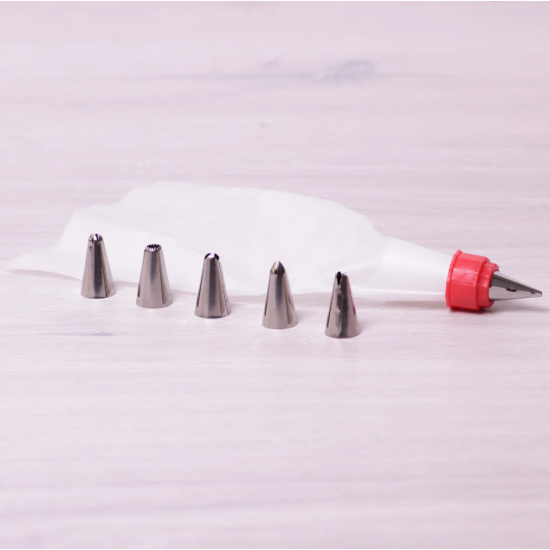 Kamille piping bag with adapter and 6 steel attachments. 2 pieces. Kamille piping bag with adapter and 6 steel attachments. 2 pieces.