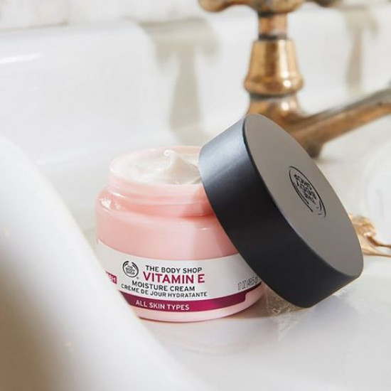 The moisturizing cream for the person The Body Shop Vitamin E Moisture Cream Vitamin E, 50 ml The moisturizing cream for the person The Body Shop Vitamin E Moisture Cream Vitamin E, 50 ml